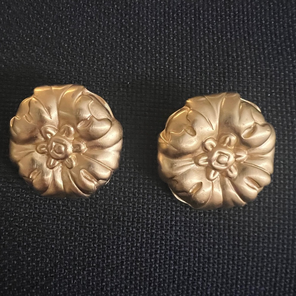 Vintage Matte Gold Tone Chunky Floral Stud Earrings 1.25 Inch Cottagecore